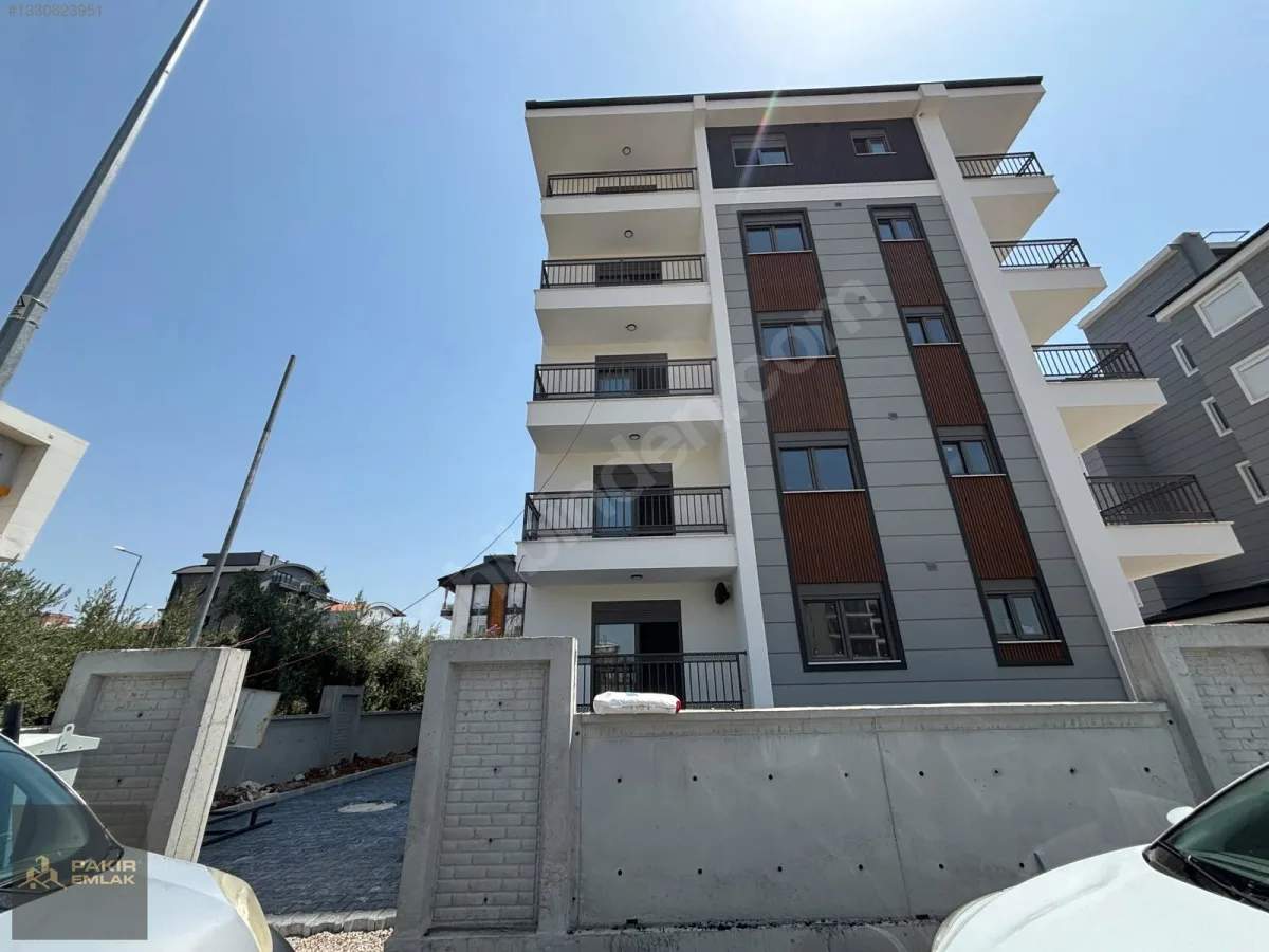 Yeniköyde Merkezi Konumda Yüksek Krediye Uygun 2+1 Daire — fotoğraf 1