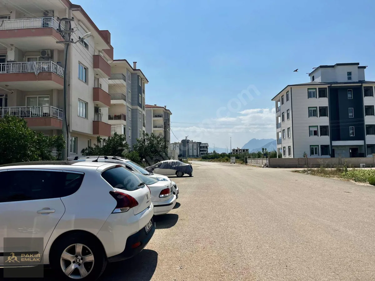 Döşemealtı Bahçeyaka 553 m², 0.80 Emsal Köşe Parsel — fotoğraf 1