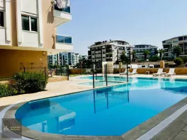 Havuzlu Site İçinde Kullanışlı 1+1 Daire — fotoğraf 1