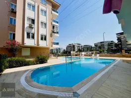 Havuzlu Site İçinde Kullanışlı 1+1 Daire — fotoğraf 2