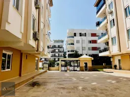 Havuzlu Site İçinde Kullanışlı 1+1 Daire — fotoğraf 4